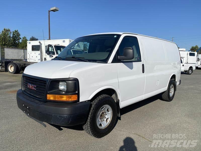 GMC Savana 大型面包车