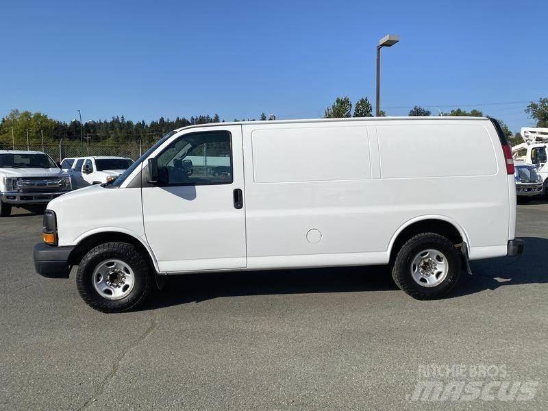 GMC Savana 大型面包车