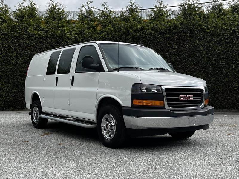 GMC Savana 大型面包车