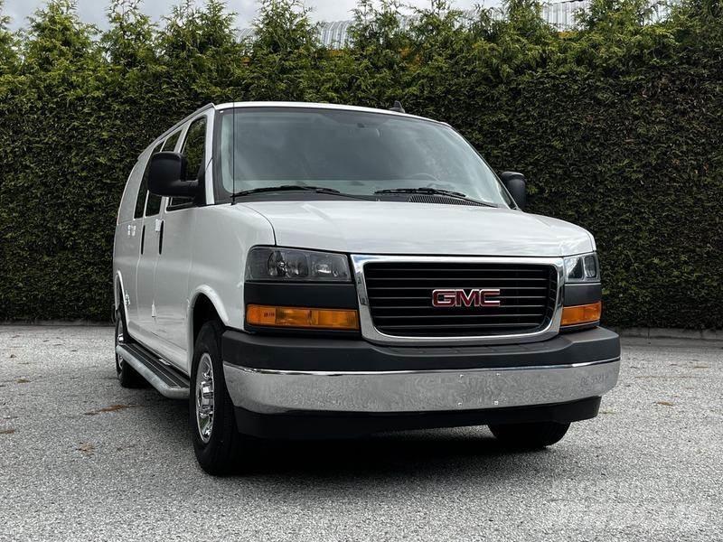 GMC Savana 大型面包车