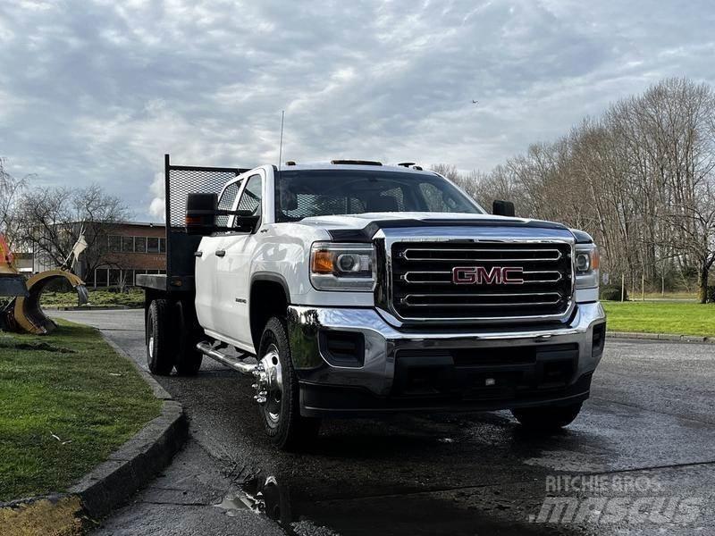 GMC Sierra 3500HD 平板栏板货车