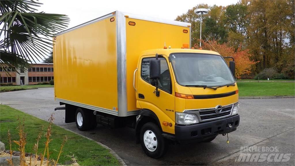 Hino 145 大型面包车