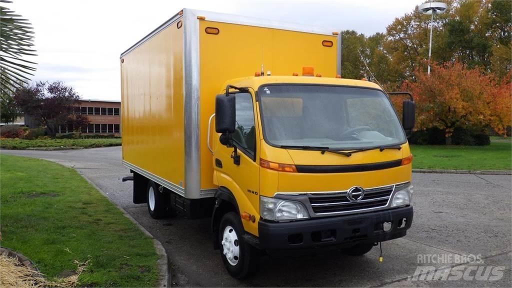 Hino 145 大型面包车