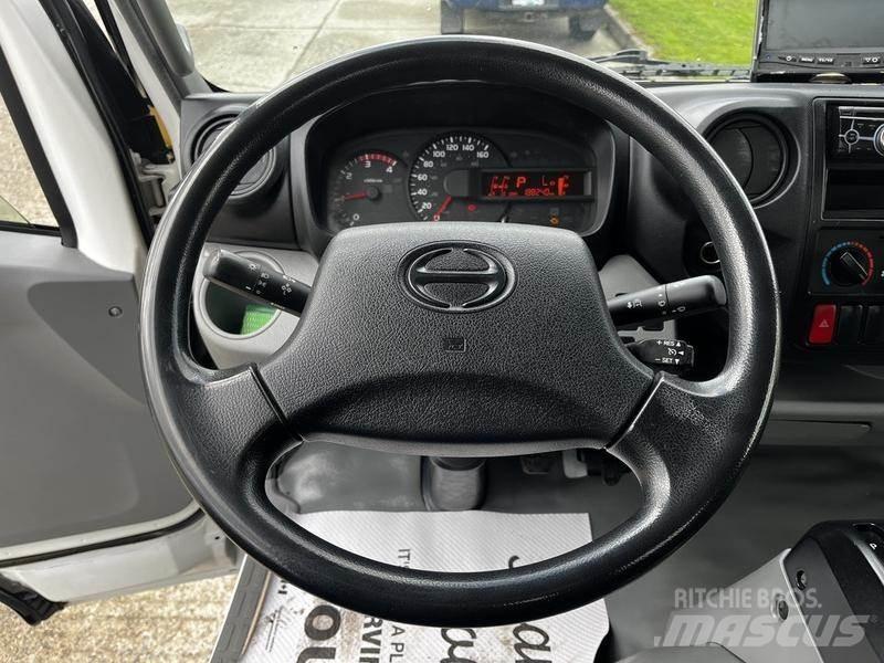 Hino 195 大型面包车
