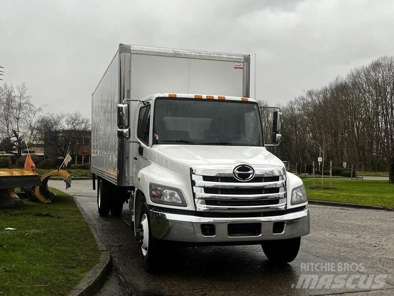 Hino 338 大型面包车
