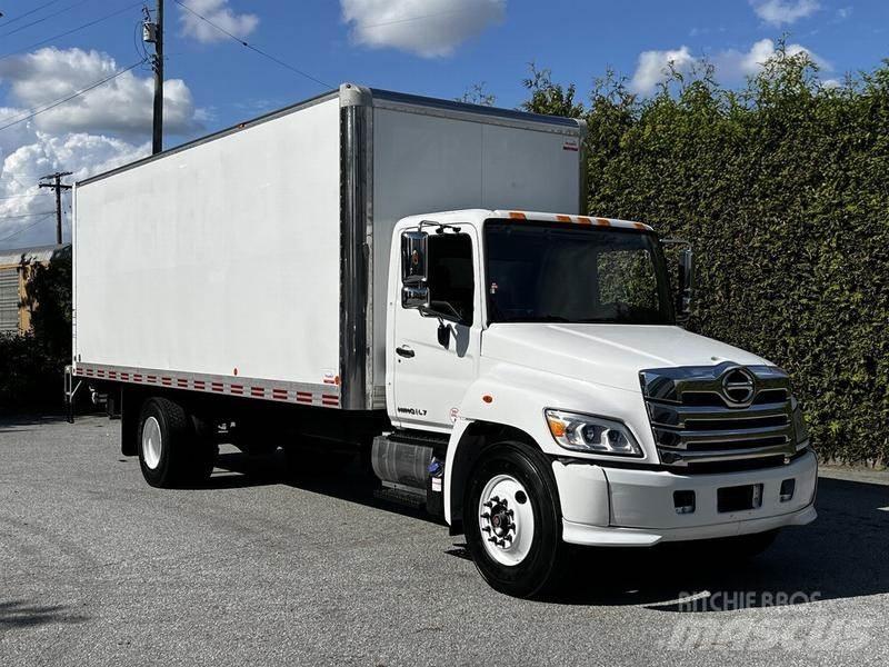 Hino 338 大型面包车
