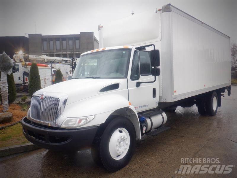 International 4300 大型面包车