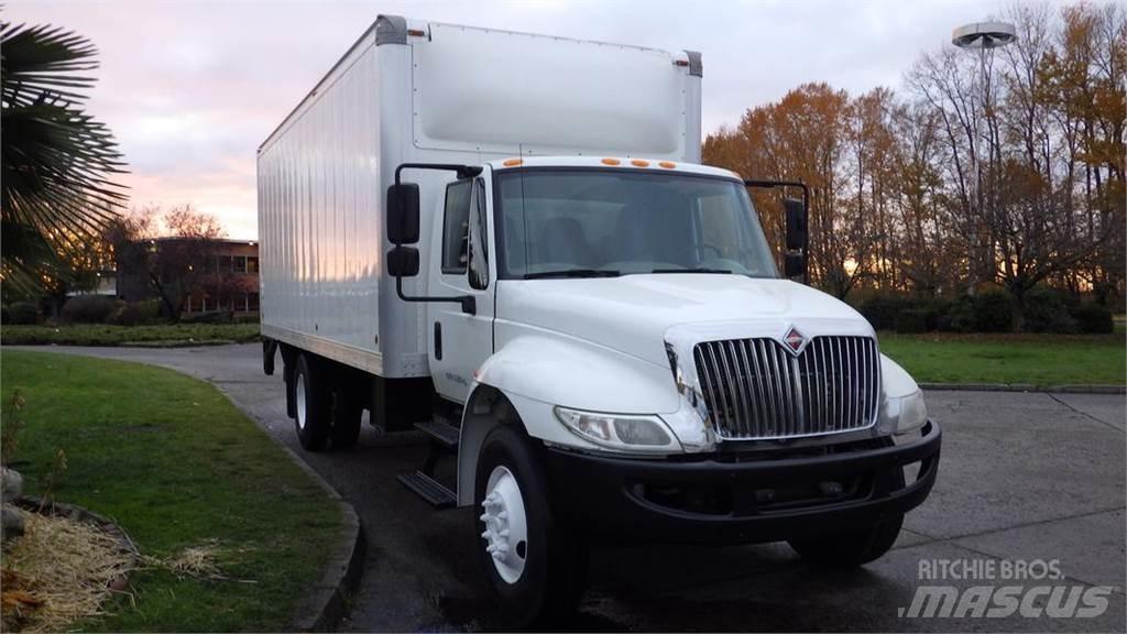 International 4300 大型面包车