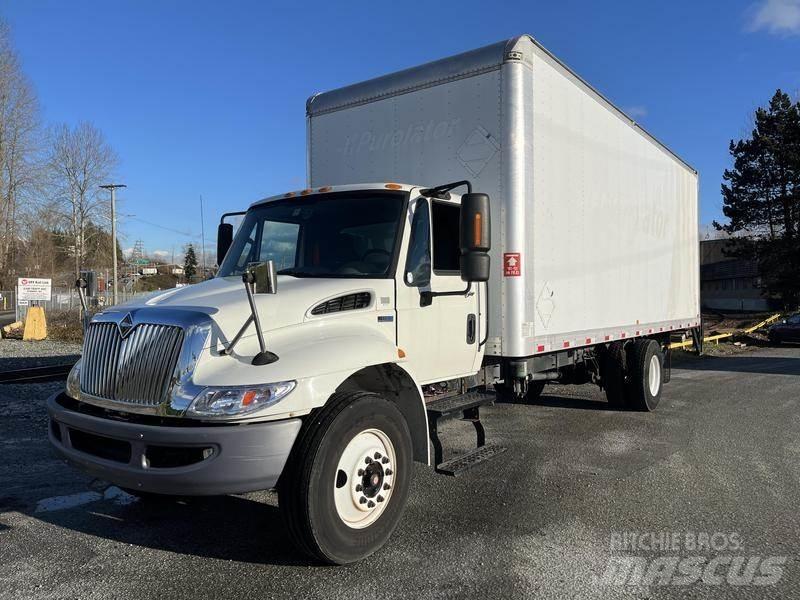 International 4300 大型面包车