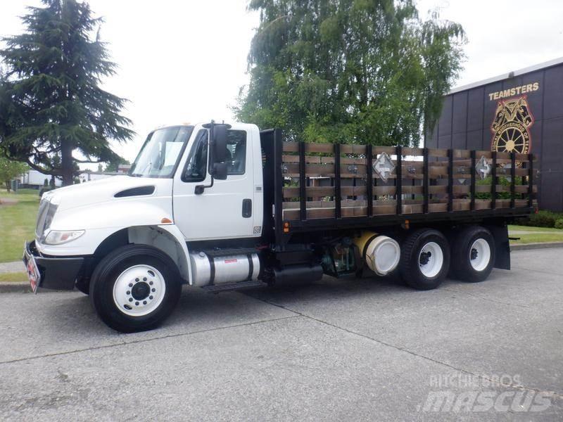 International 4400 平板栏板货车