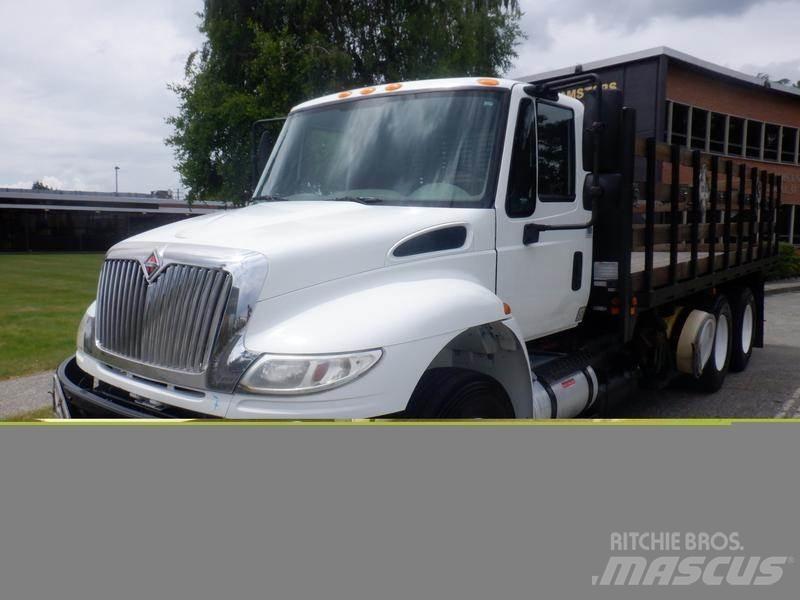 International 4400 平板栏板货车