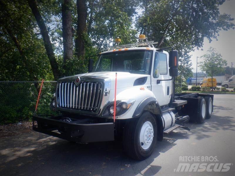 International 7400 平板车