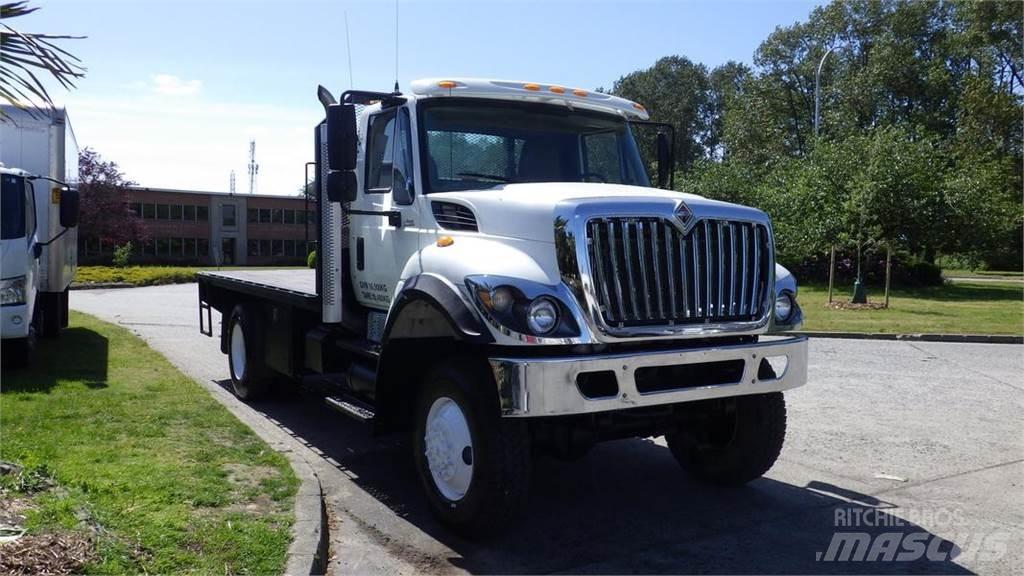 International 7400 平板栏板货车