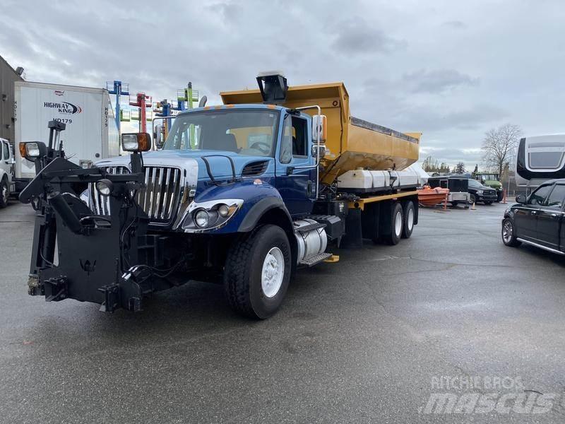 International 7400 推雪机
