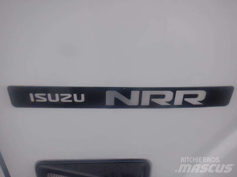 Isuzu NQR 大型面包车