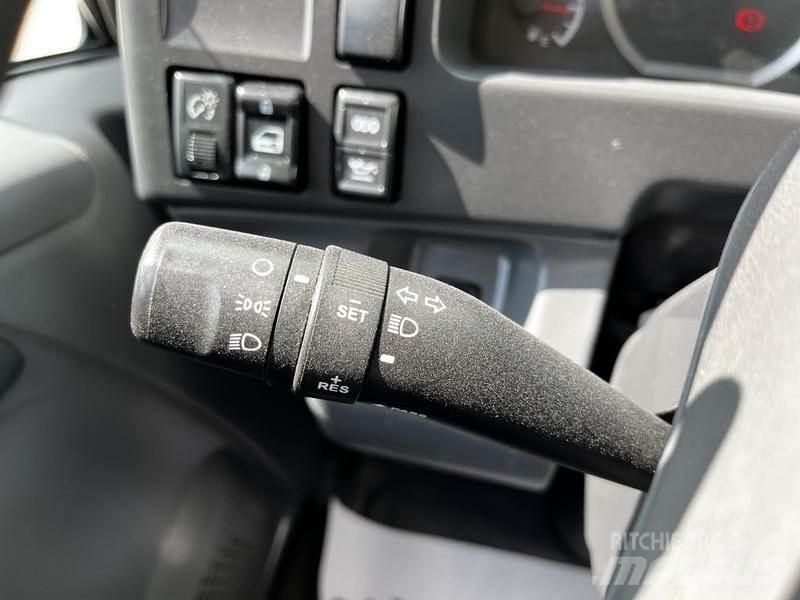 Isuzu NQR 大型面包车