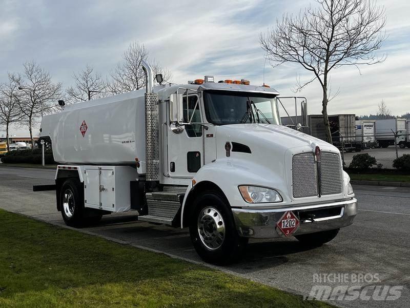 Kenworth T300 油罐车