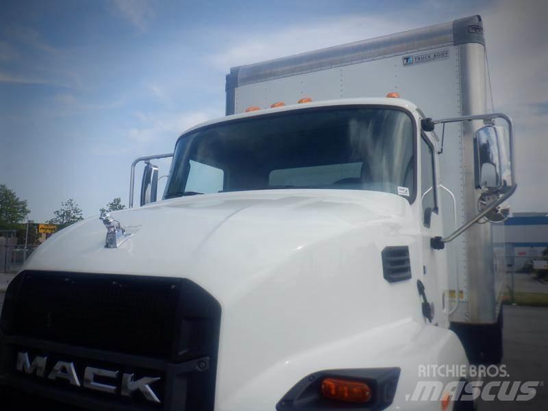 Mack MD 大型面包车