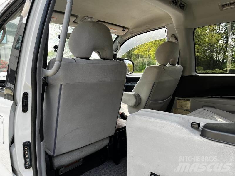 Mitsubishi Delica 汽车