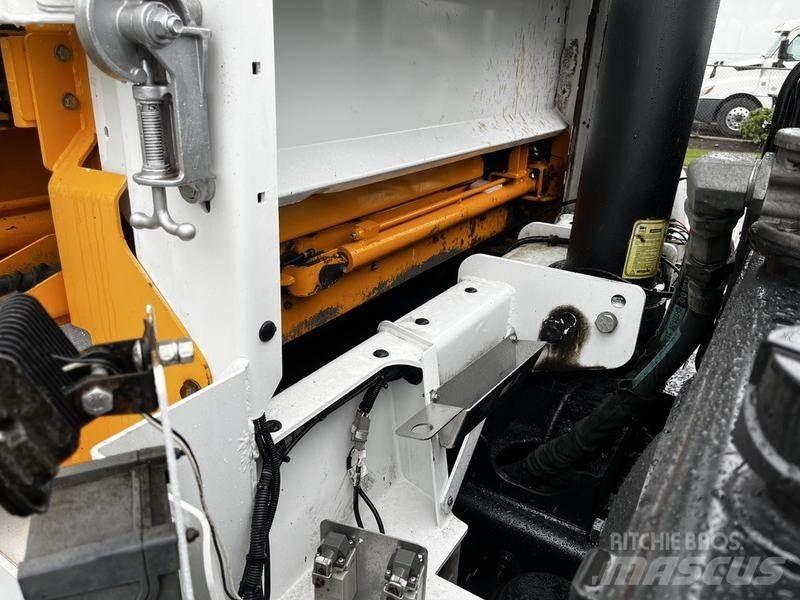 Peterbilt 320 垃圾车