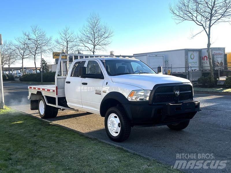 RAM 5500 平板栏板货车