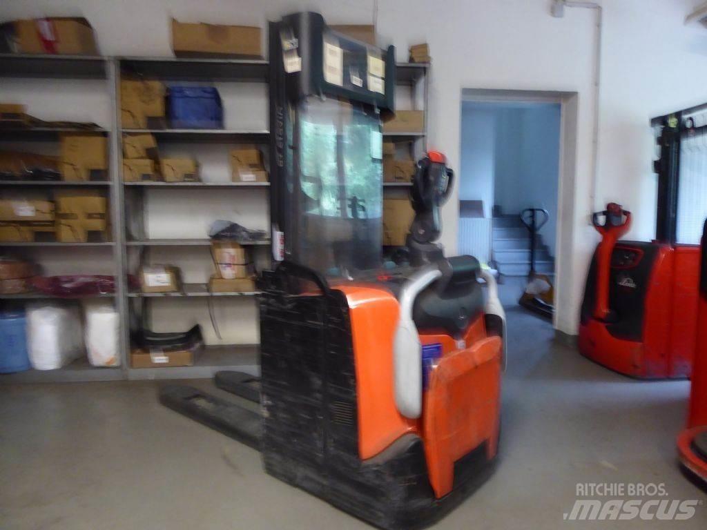 BT SPE120 手推堆垛车