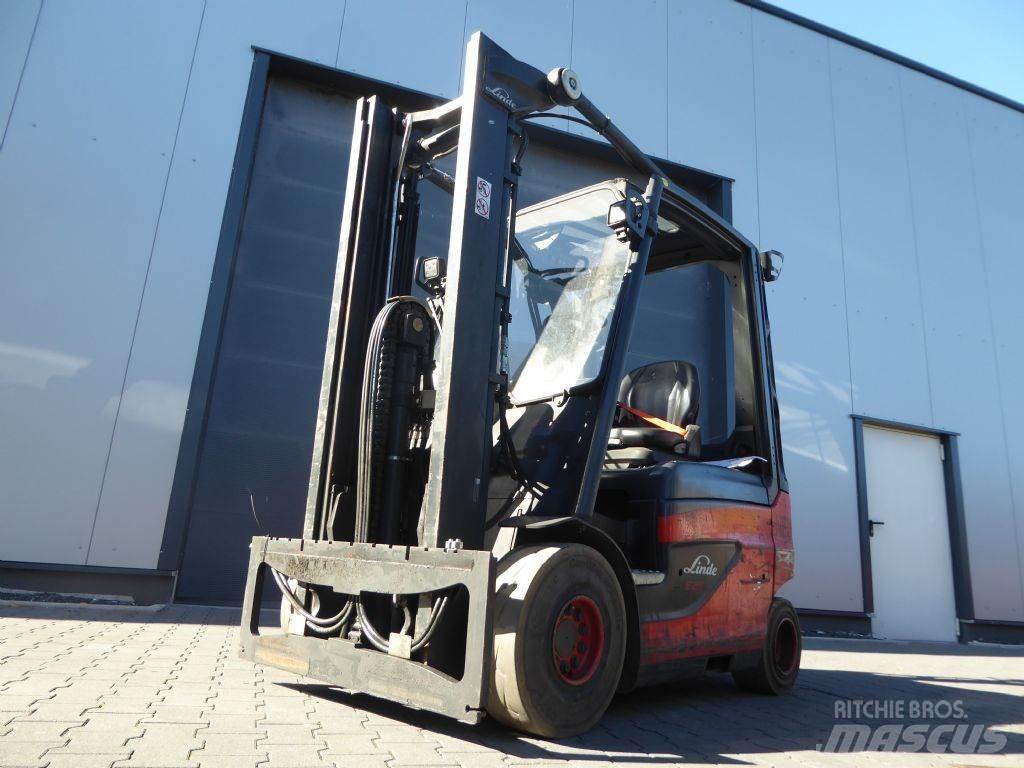 Linde E25-01 电动叉车