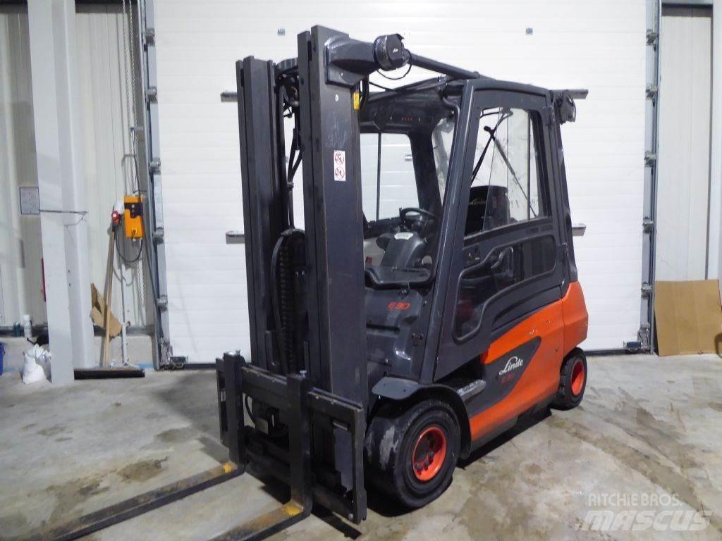 Linde E30-01 电动叉车