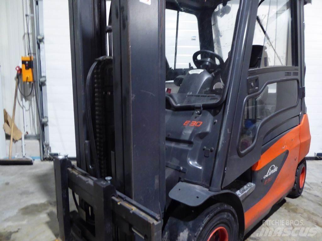 Linde E30-01 电动叉车