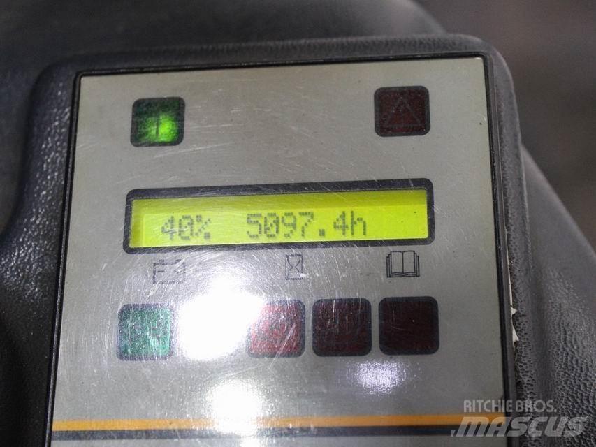 OM XE 20-3 电动叉车