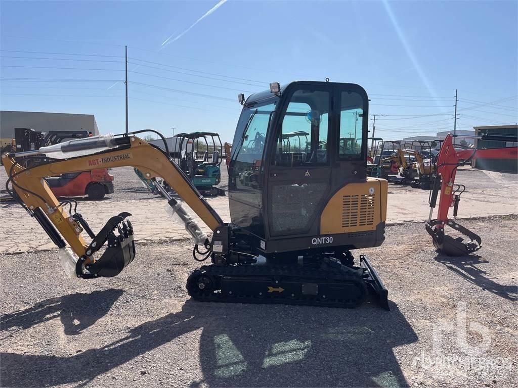 AGT QNT30 小型挖掘机