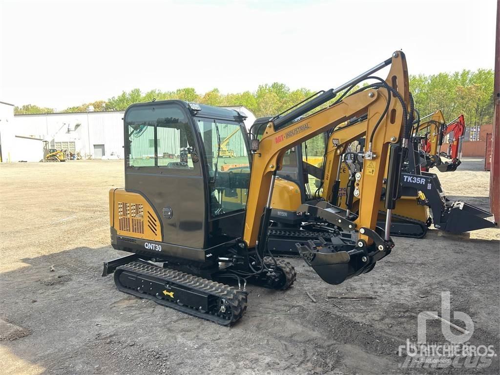 AGT QNT30 小型挖掘机