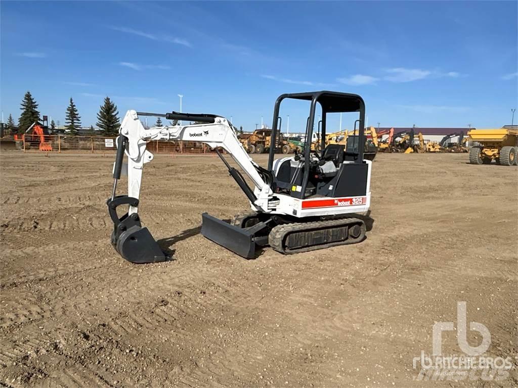 Bobcat 325 小型挖掘机