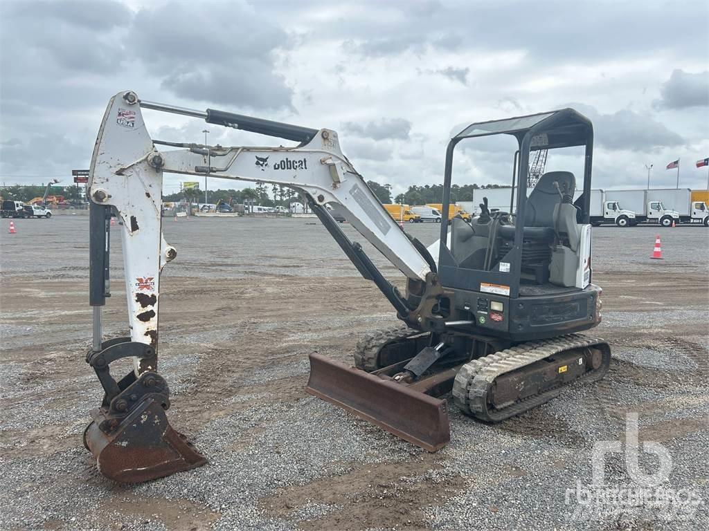 Bobcat E32 小型挖掘机