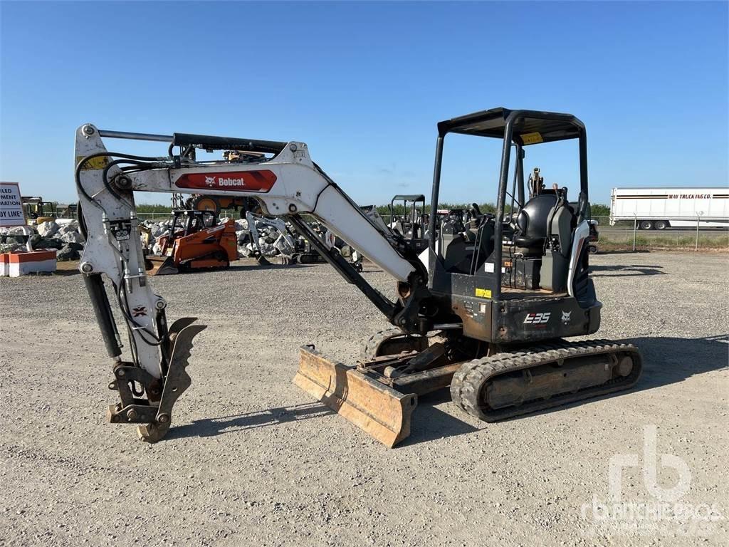 Bobcat E35 小型挖掘机