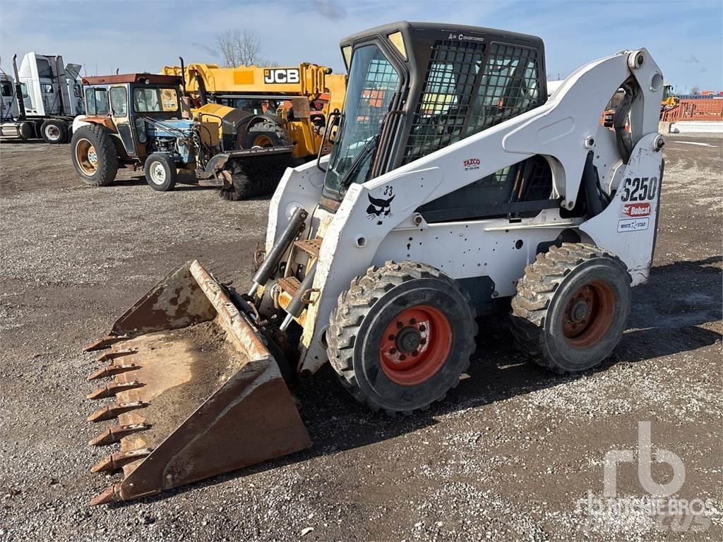 Bobcat S250 滑移装载机