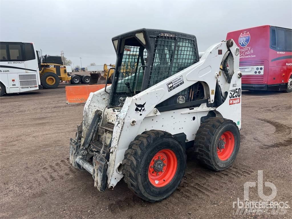 Bobcat S250 滑移装载机