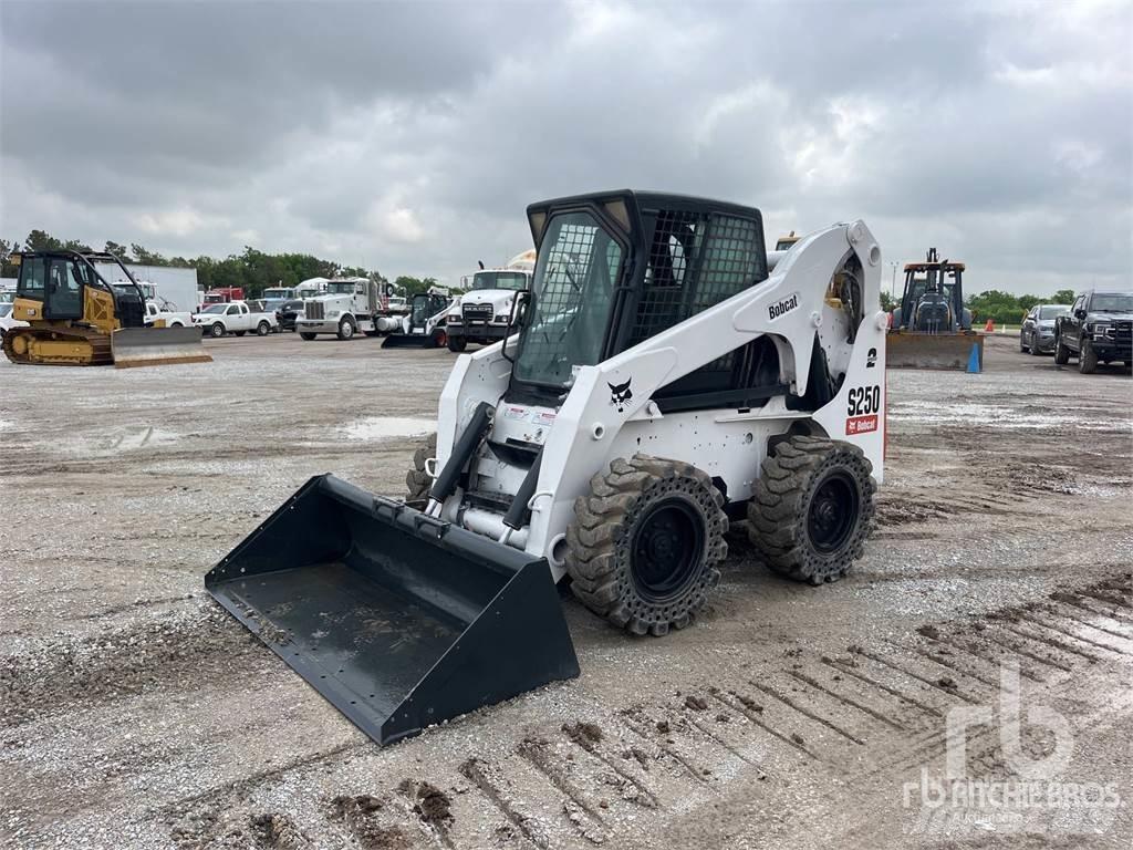 Bobcat S250 滑移装载机