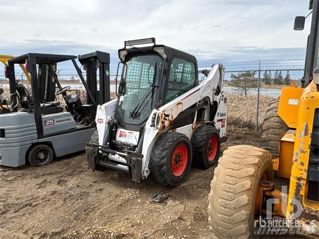 Bobcat S590 滑移装载机