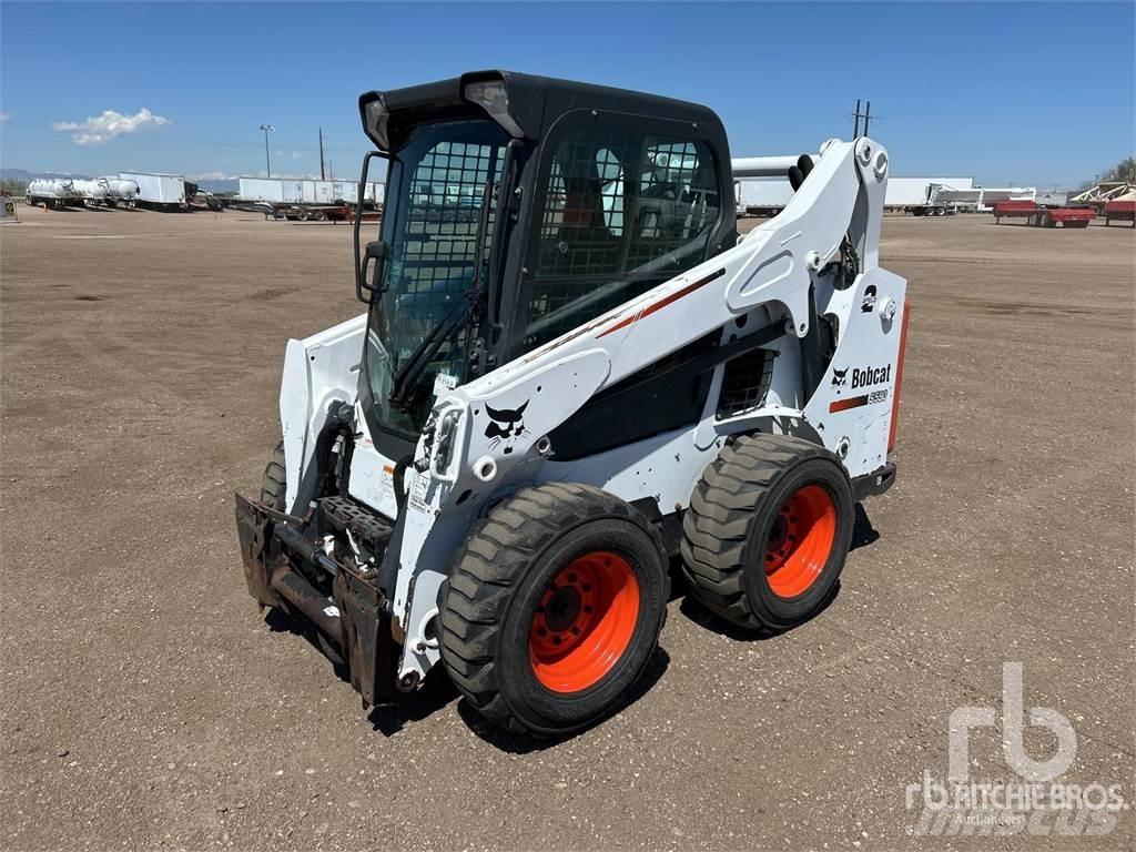 Bobcat S590 滑移装载机