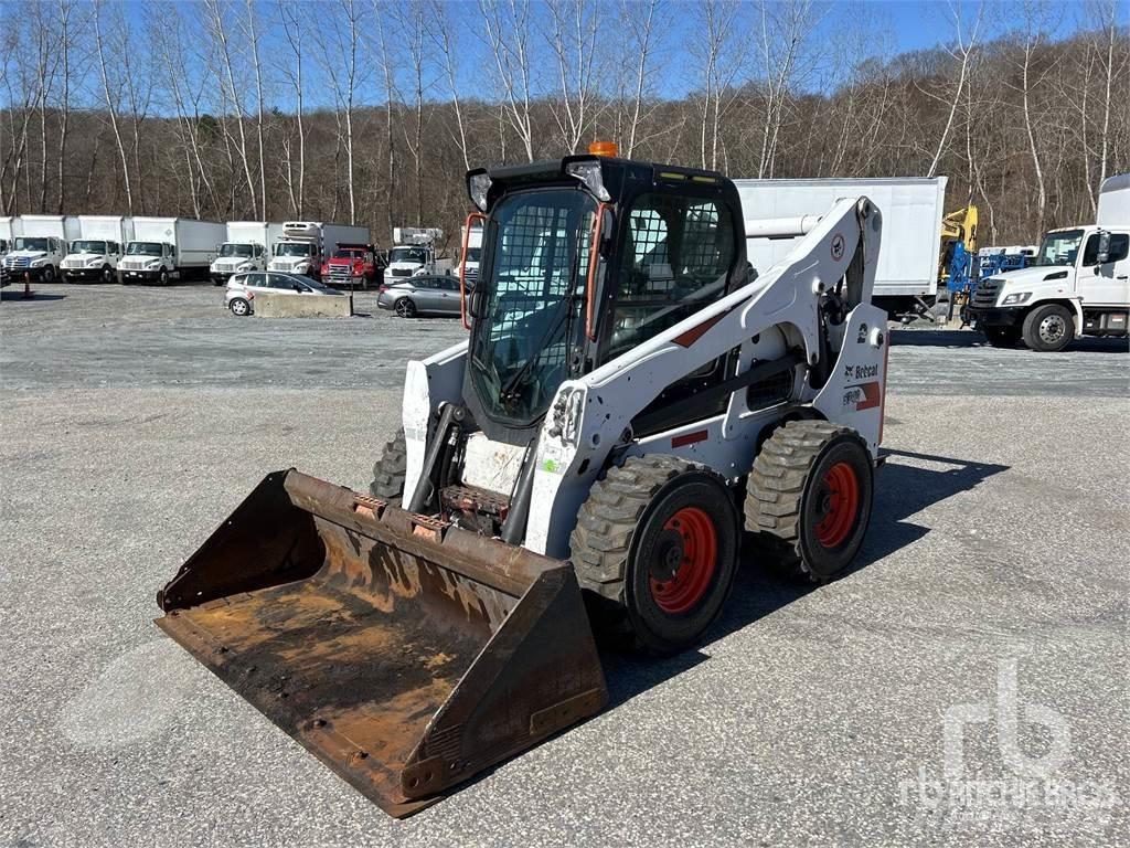Bobcat S740 滑移装载机