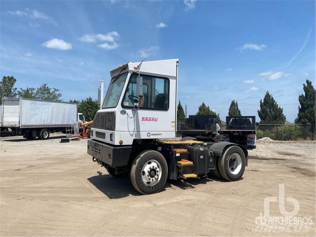 Capacity TJ6500 牵引车