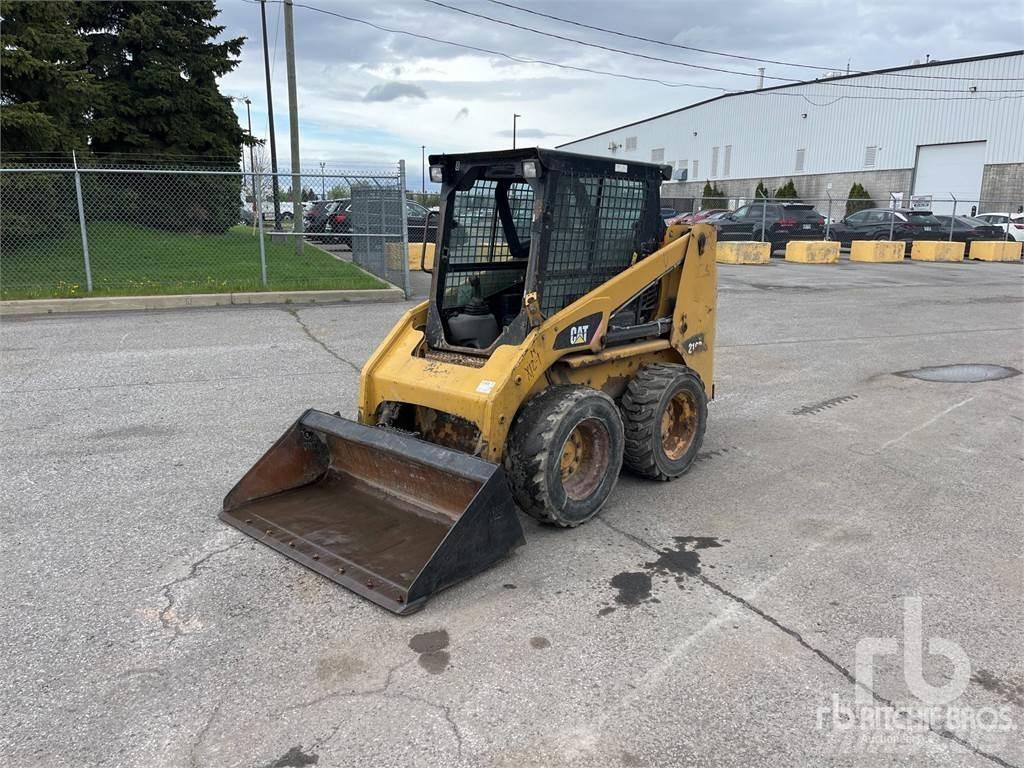 CAT 216B3 滑移装载机