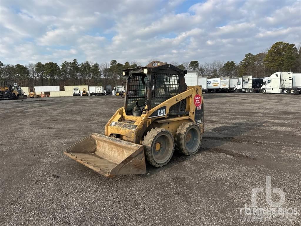 CAT 226 滑移装载机