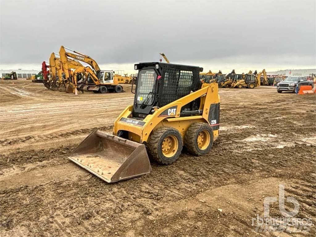 CAT 226 滑移装载机