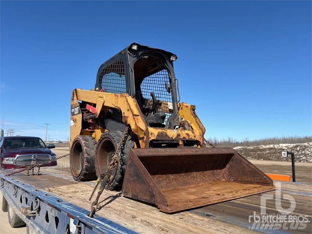 CAT 226D 滑移装载机