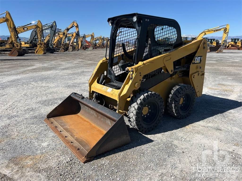 CAT 226D C1-H2 滑移装载机
