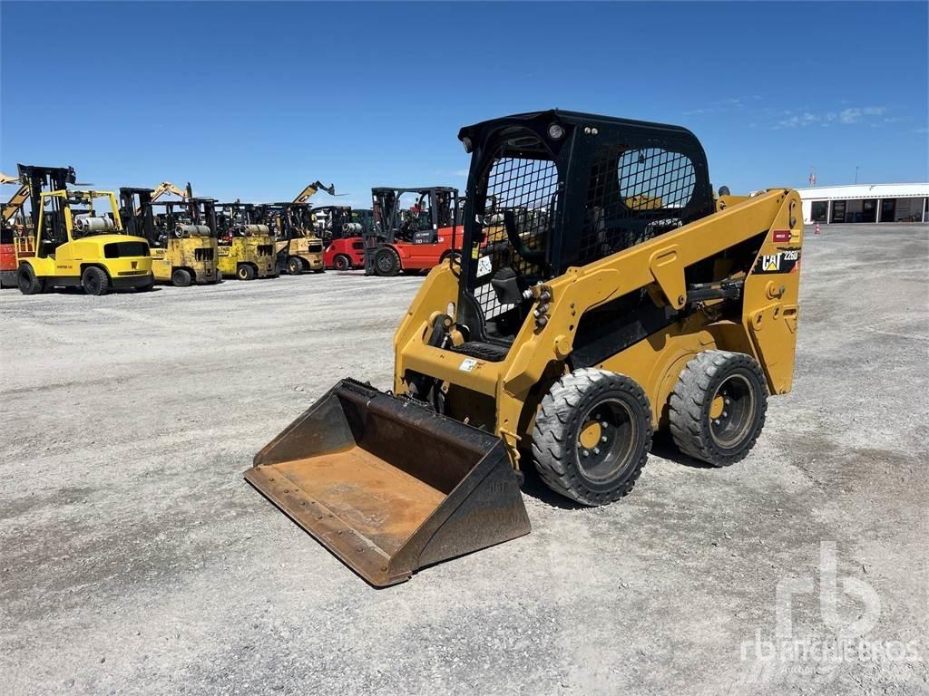 CAT 226D C1-H2 滑移装载机