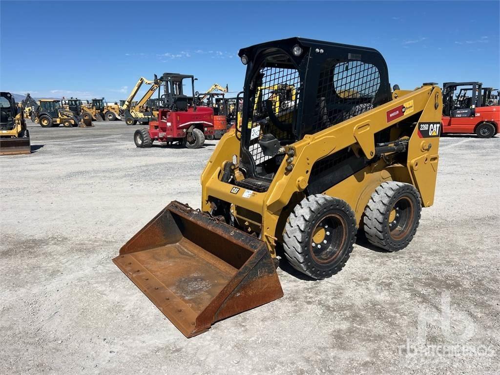CAT 226D C1-H2 滑移装载机