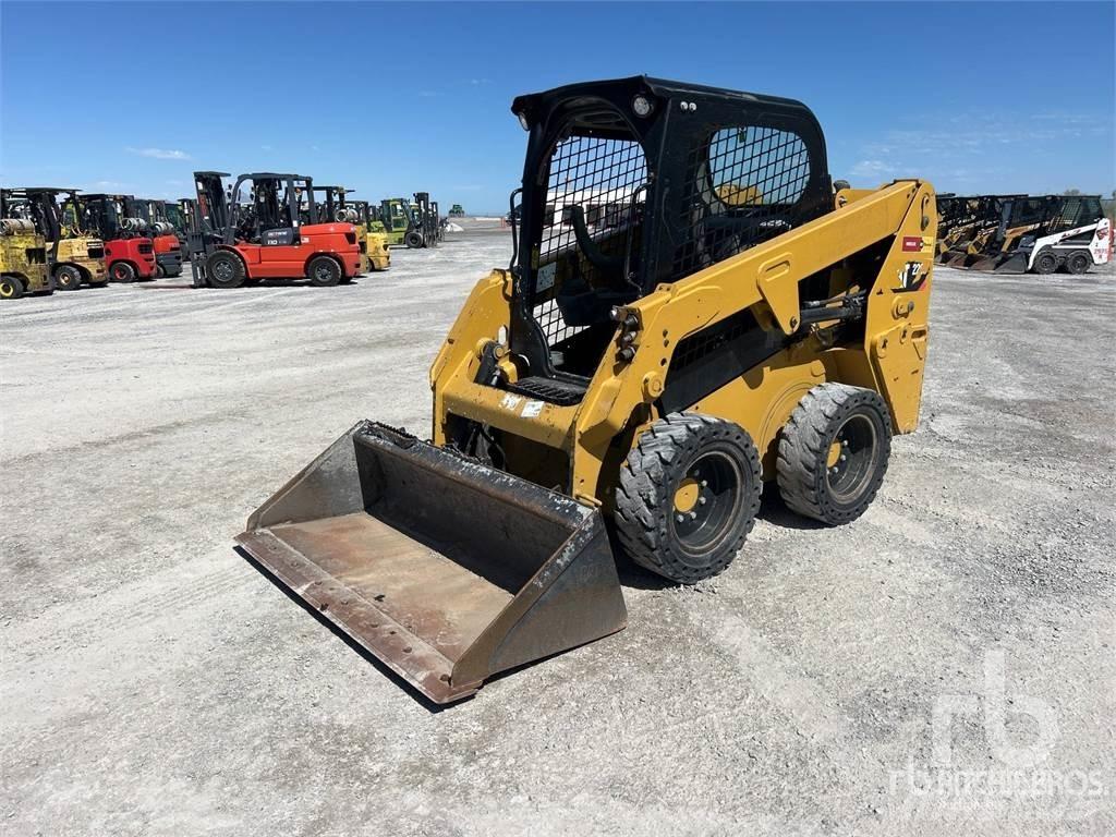 CAT 226D C1-H2 滑移装载机
